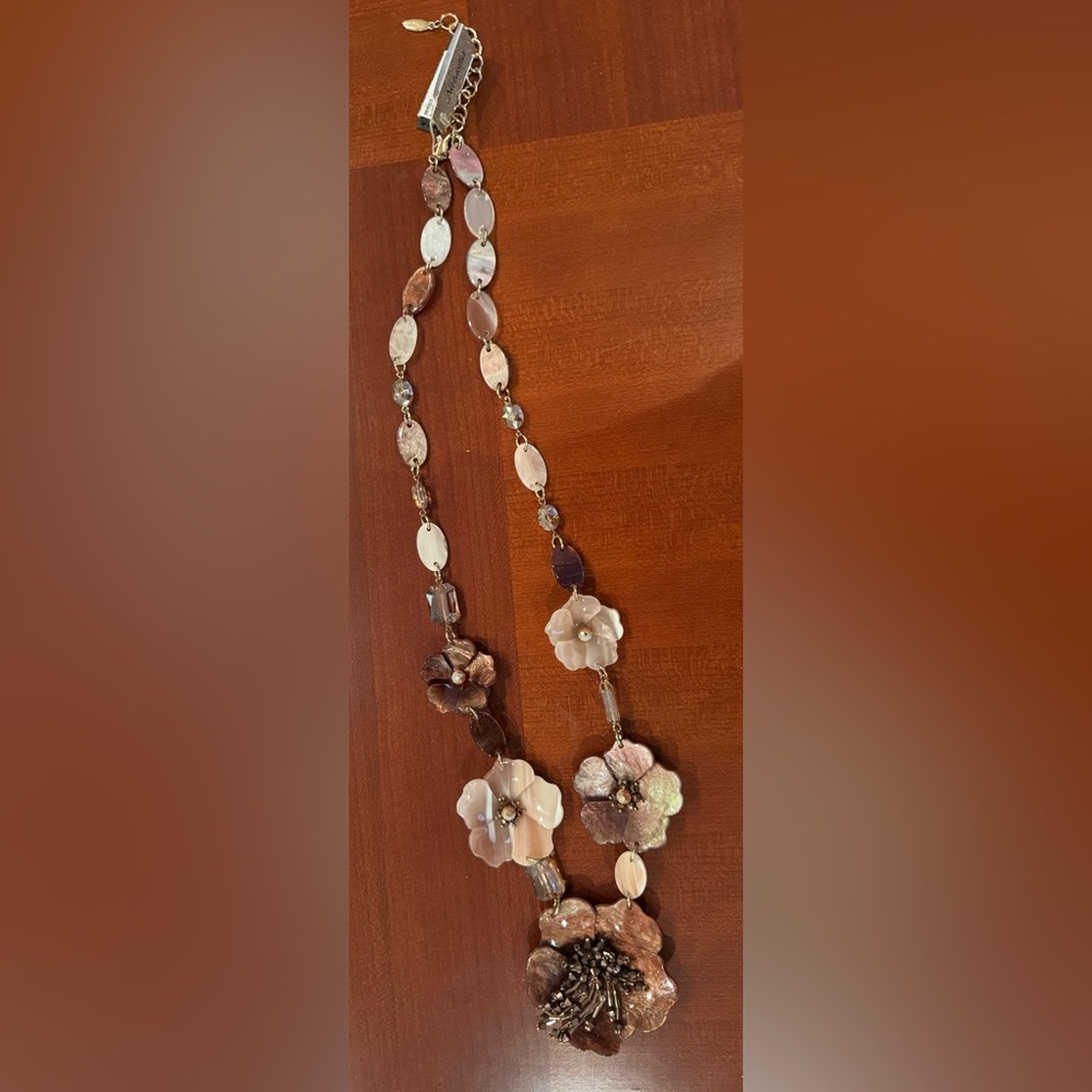 Beautiful flowers design long necklace. Brand new with tags. - Picture 3 of 8